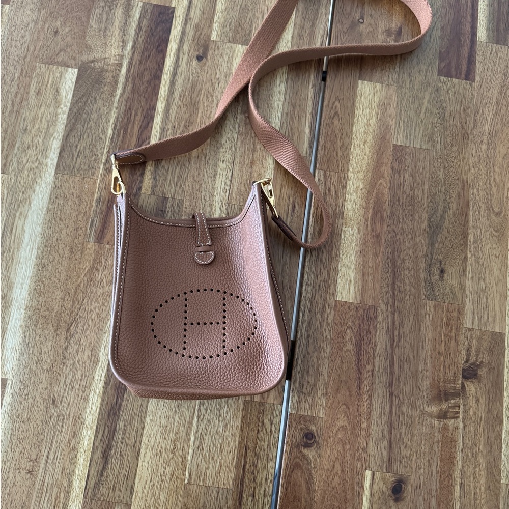 Mini Evelyne 16 , brown color . Was used for only a week .